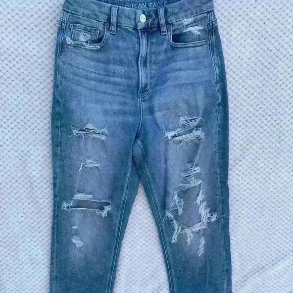 American Eagle Curvy Mom jean sz 4 distressed medium wash casual comfy - Picture 1 of 9